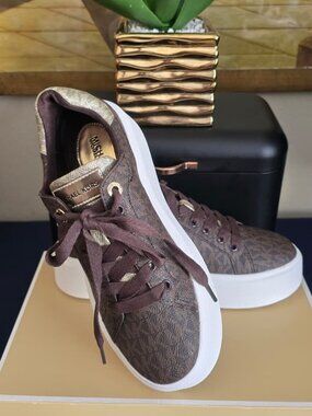 Michael Kors Brown MK Logo Sneakers Women Size 7.5 Casual Fashion Shoes